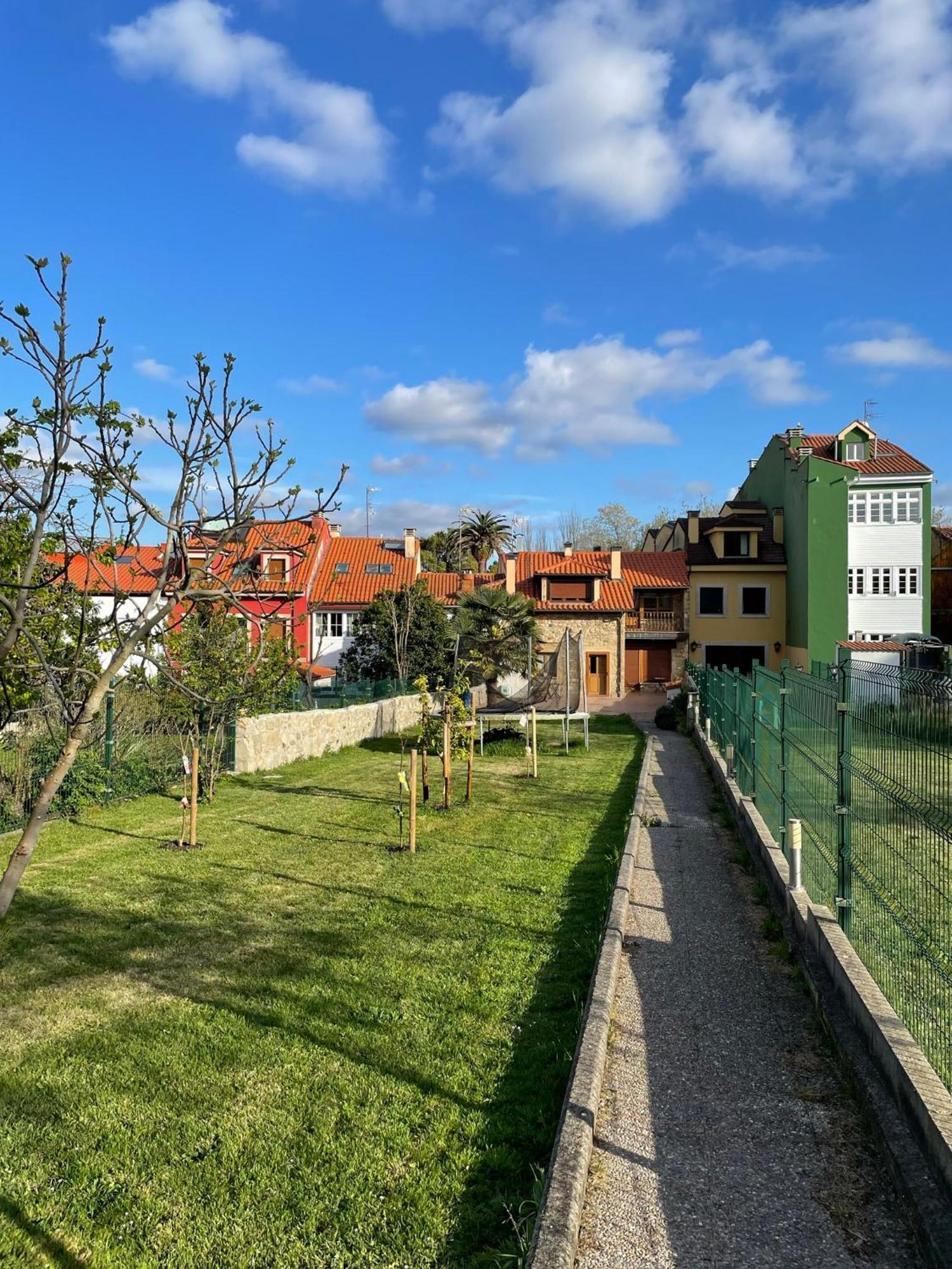 La Santina Y Su Jardin Apartment Aviles Luaran gambar